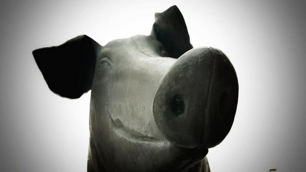 Скульптура «Бронзовая свинья», Тарту