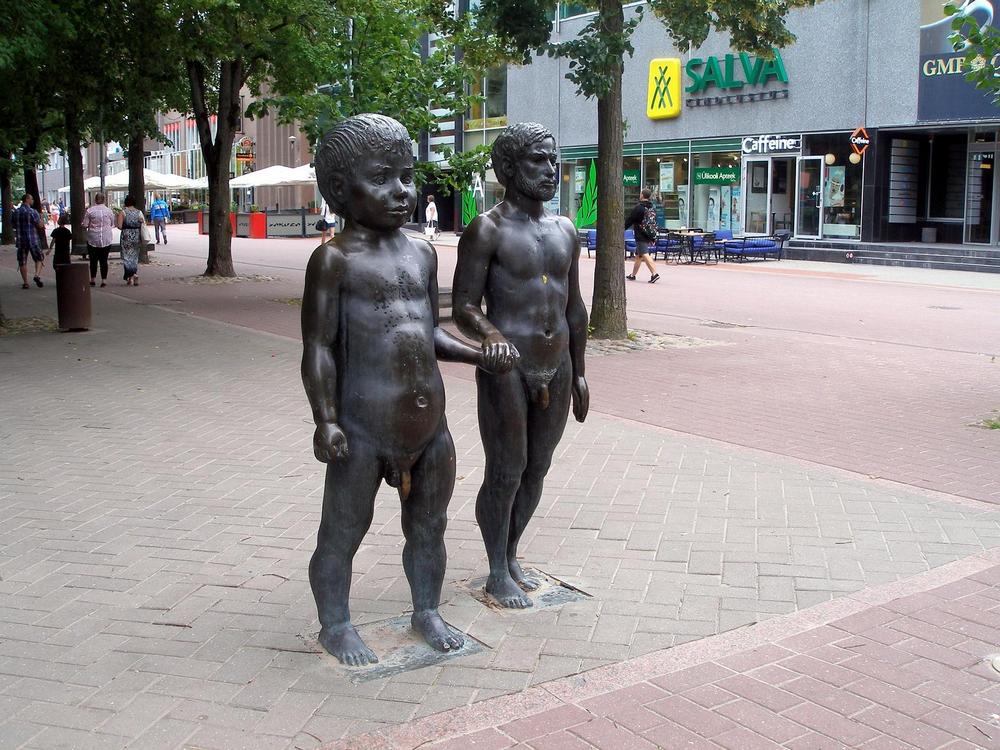 Скульптура "Отец и сын", Тарту