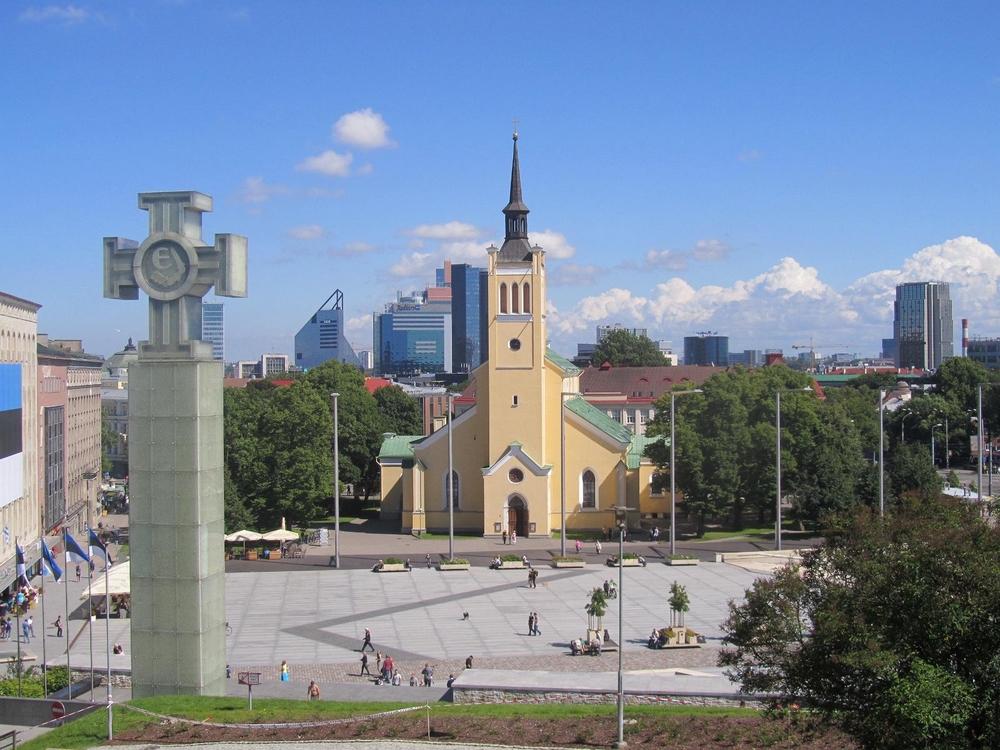 Площадь Свободы и Монумент победы в Освободительной войне в Таллине