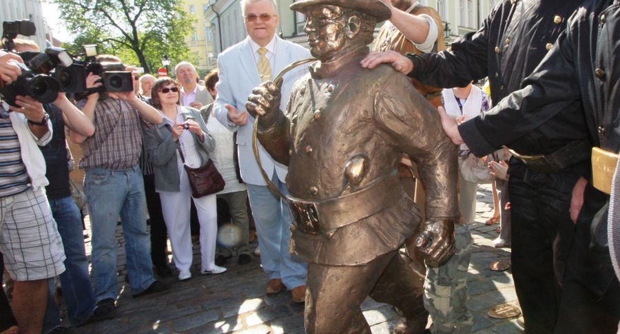 Торжественное открытие памятника Трубочисту в Таллине