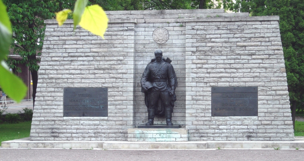 Военное кладбище в Таллине