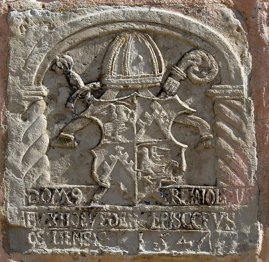 Герб Рейнгольда фон Буксгевдена на стене замка Колувере