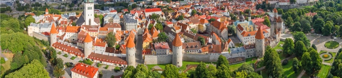 Крепостная стена и башни Таллина