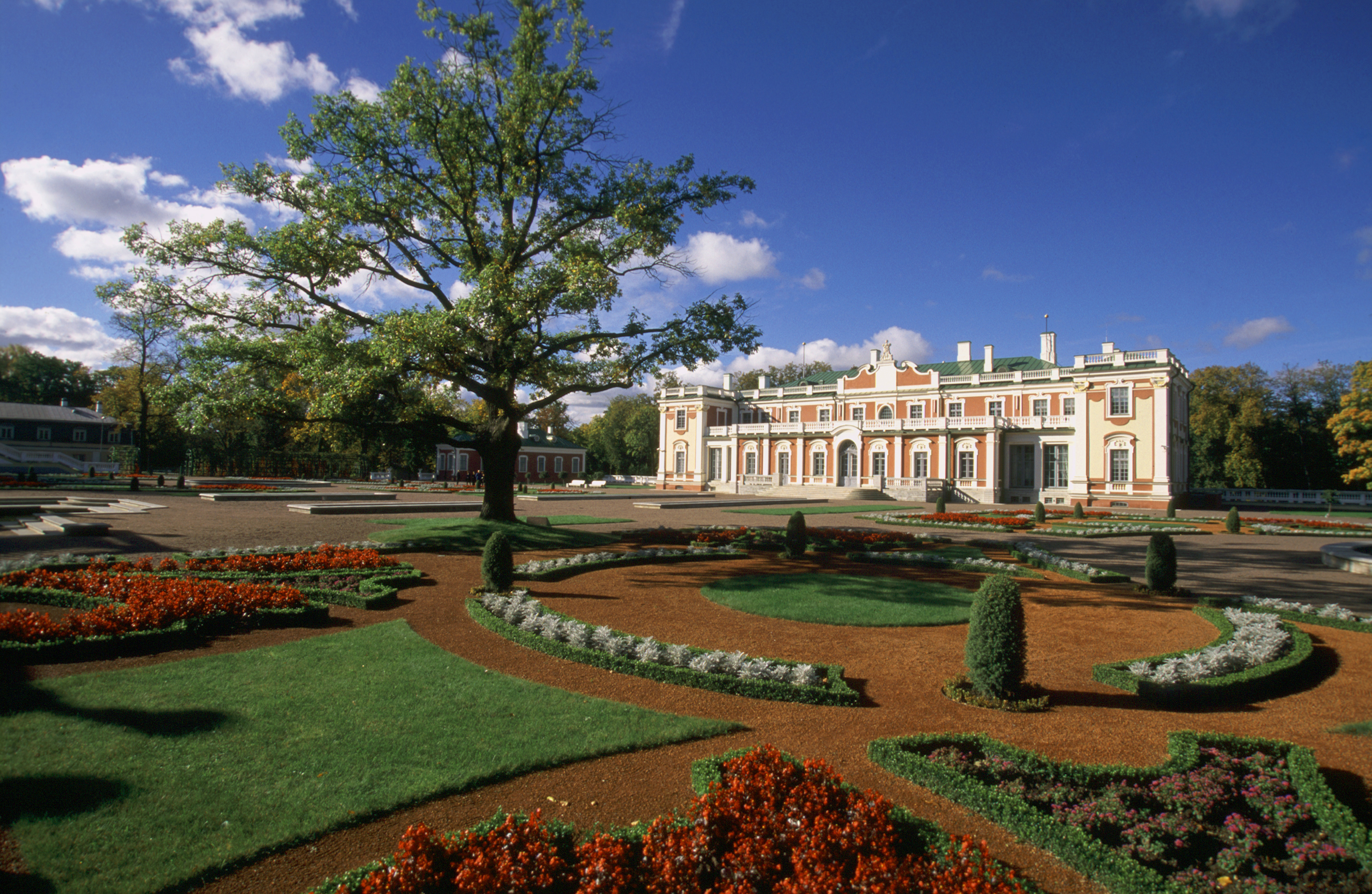 Парк и дворец Кадриорг