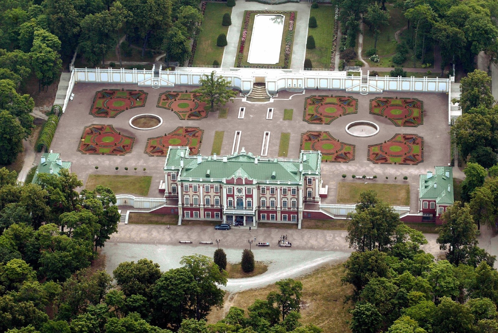 Дворцово-парковый ансамбль Кадриорг: вид сверху