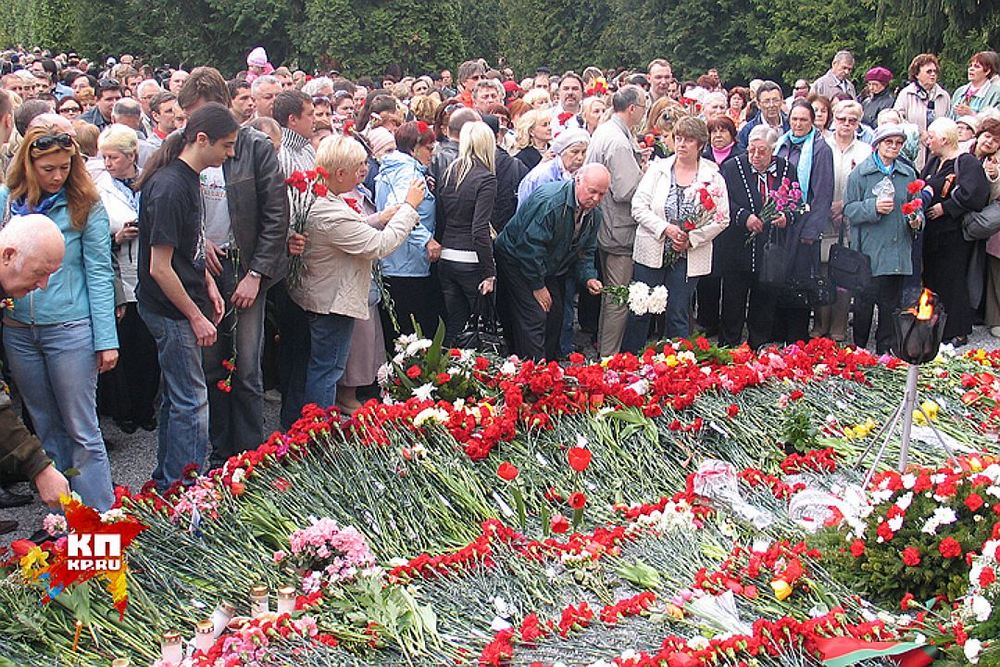 Благодарные потомки пришли почтить память погибших в годы ВОВ советских солдат
