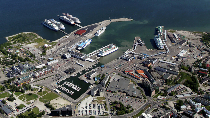 Порт Ванасадам – крупнейший пассажирский порт Эстонии