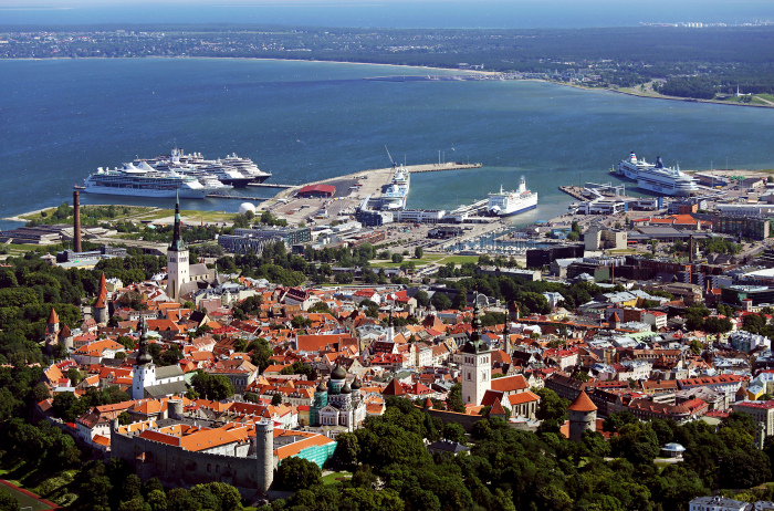Порт Ванасадам – крупнейший пассажирский порт Эстонии