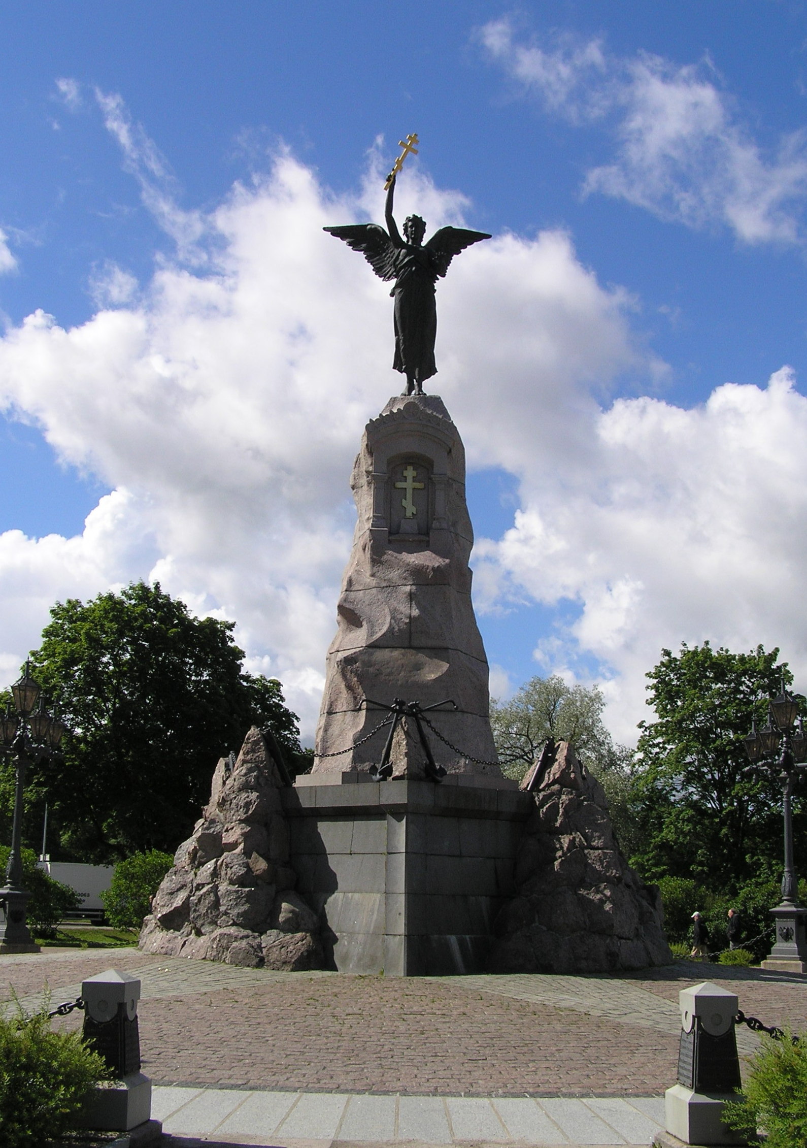 Памятник броненосцу Русалка в Таллине