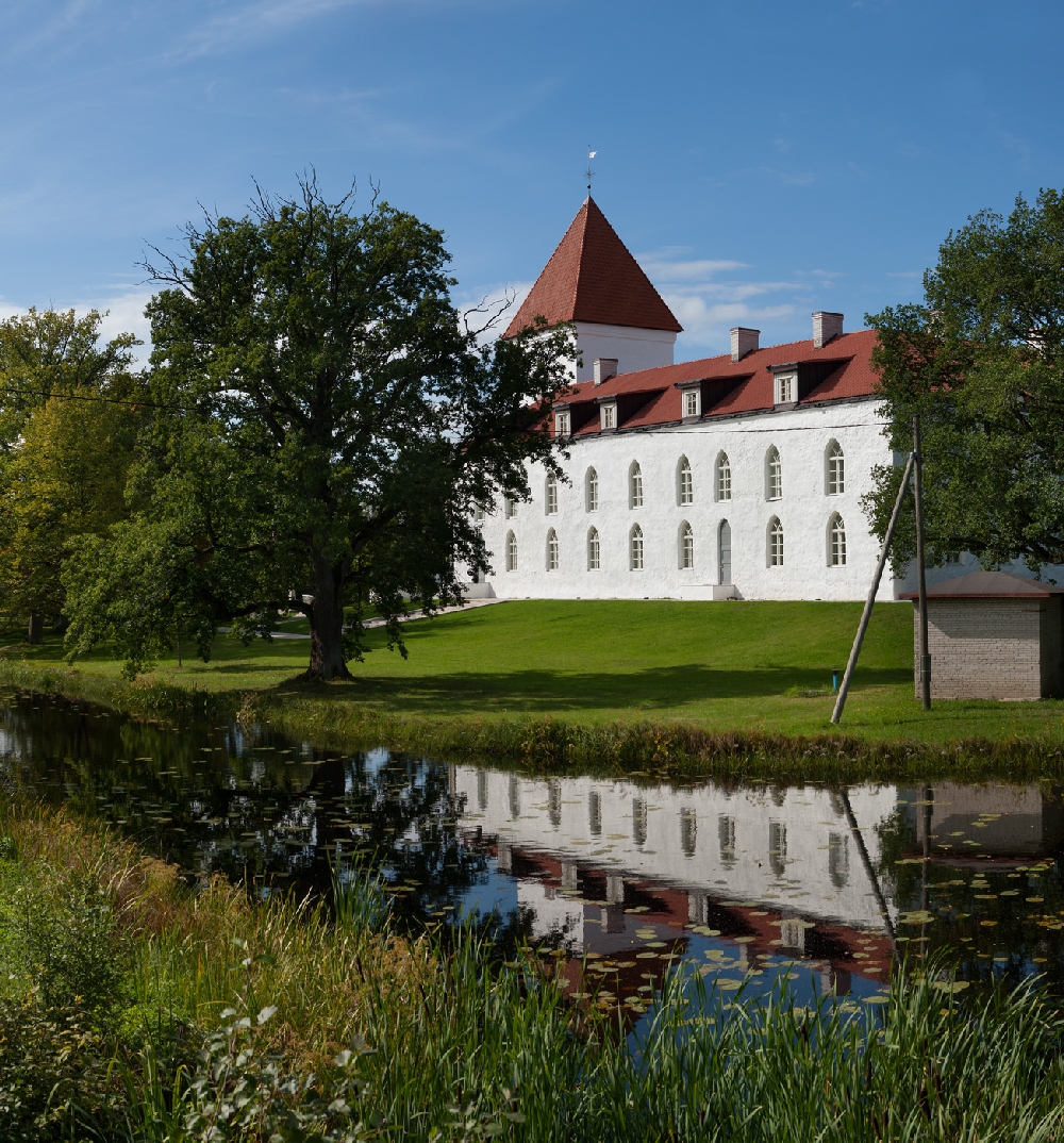 Замок Лоде после последней реставрации, Колувере, Эстония